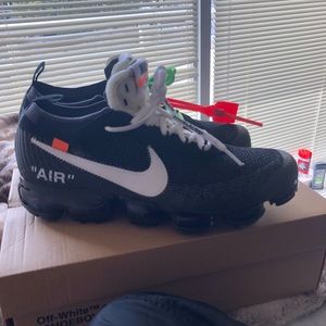 Vapormax Off whites